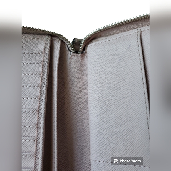 Michael Kors Pink Wristlet vallet. - Picture 8 of 11